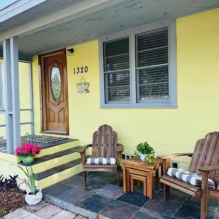 Coastal Escape - Downtown Palm Harbor - Minutes To Beaches